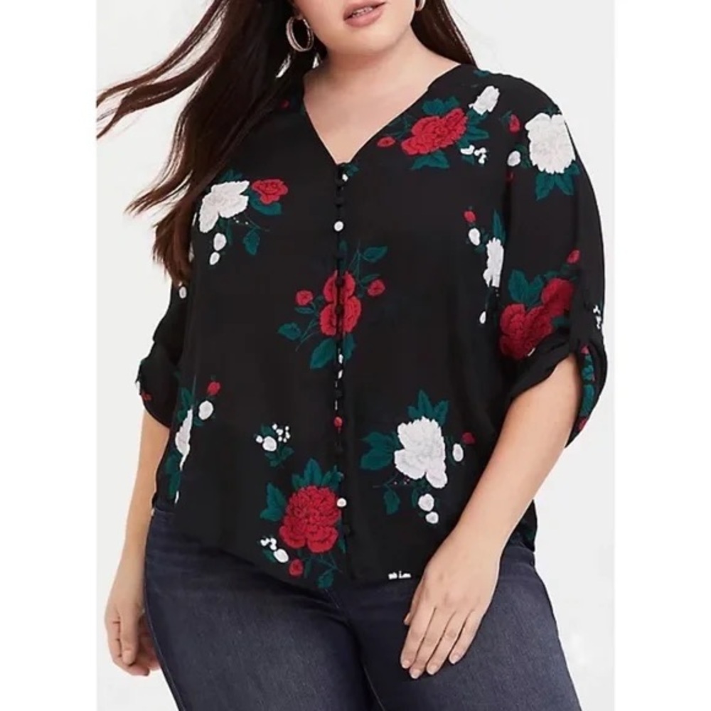 Torrid Women Black  Blouse with Red and White Floral , sleeveless 3/4. NWOT